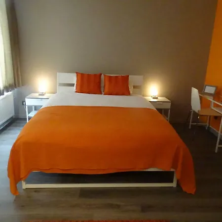 Suite 11-3
